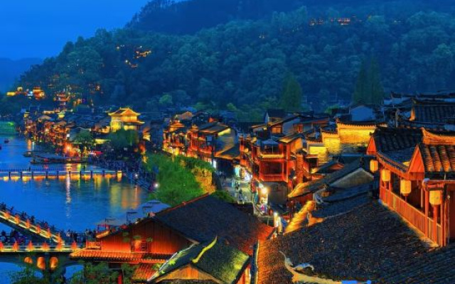 Phoenix Yinyue River View Homestay (Phoenix Ancient City Branch)