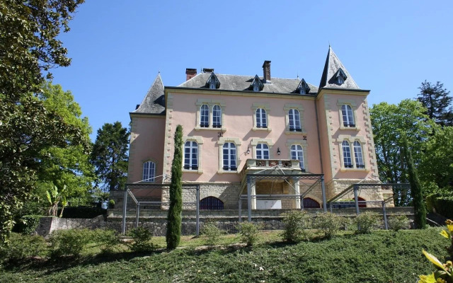 Vineyards and Valleys: A French Hide-in
