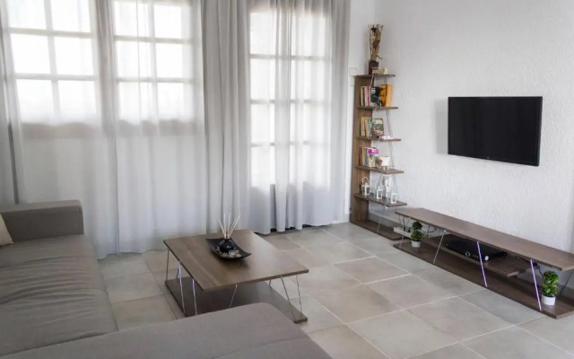 Sea view apartment with a big garden