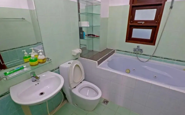 Drop By Saigon Hostel