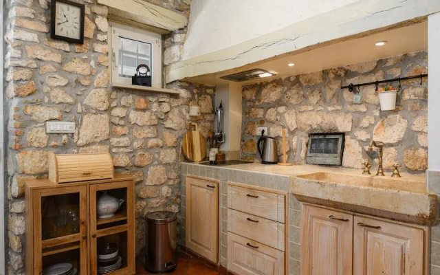 Warm Holiday Home With Terrace