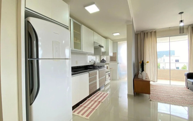 Aconchegante Apartamento na Praia de Bombas com ótima localização.