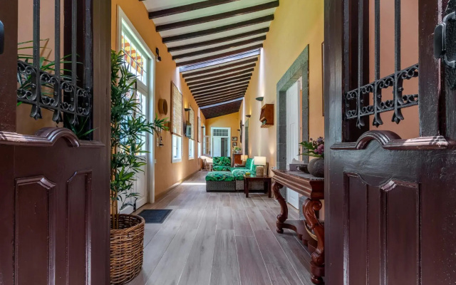 Casona Gildana: Historia, Patrimonio/E-working