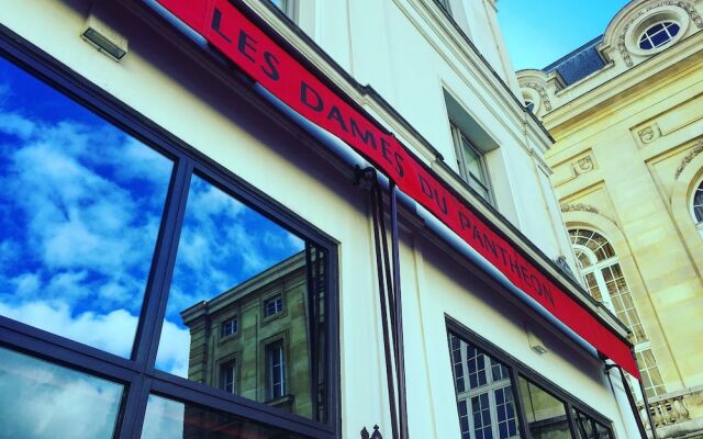 Hotel Les Dames du Panthéon вид на фасад