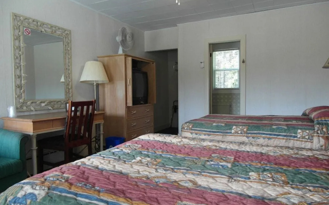 The Lionstone Inn Motel and Cottages