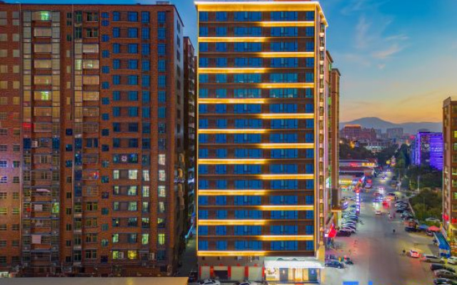Qian'an Light Luxury hotel (Puning International Commodity City Branch)