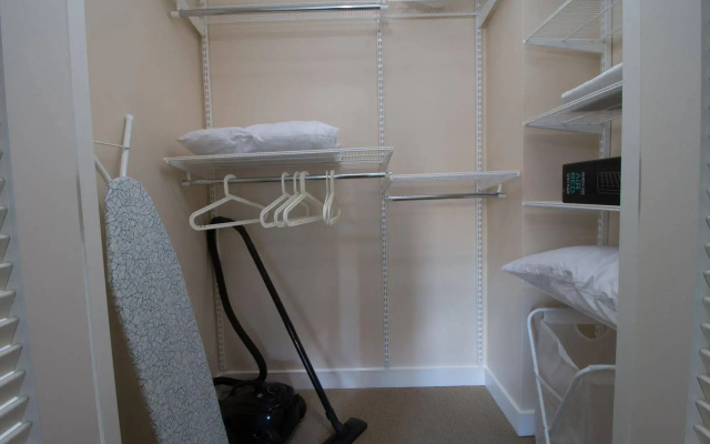 Heaven on Washington Furnished Apartments