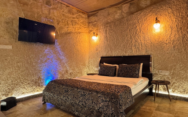 Ceran Stone House