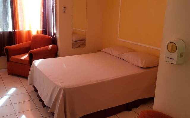 Отель Comfortable Suite 1 комната для гостей