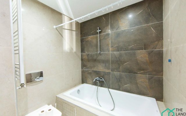 LUXUEUX APT AVEC JARDIN ET GARAGE PRIVéS @ MARSA