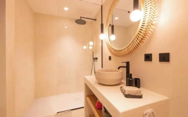 Prestige Villa a/c 12P With Pool & Lounge