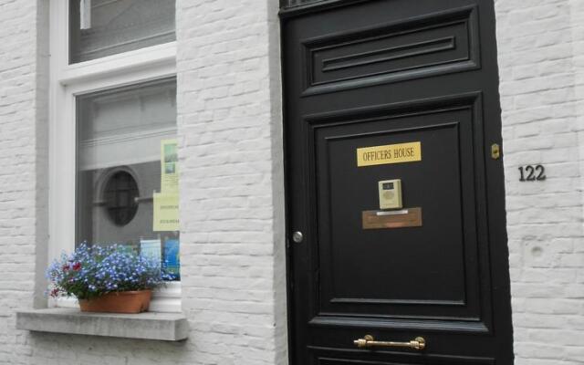 Отель B&B An Officers House вид на фасад