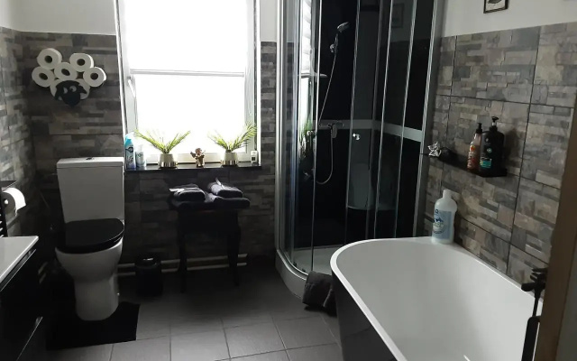 B & B D N Engel