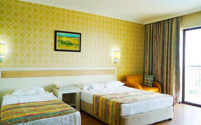 Отель Lyra Resort - All Inclusive Сиде комната для гостей