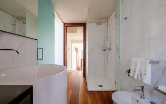 Venice Canal Palazzo Gracious and Modern 3 Bedroom Apartment