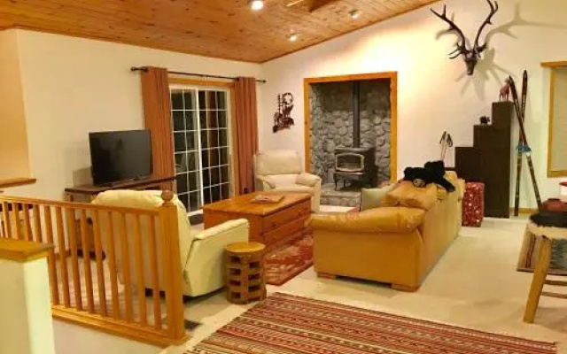Kingswood Estate Cabin Retreat