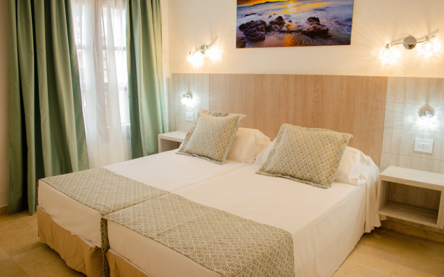 Klayman Olivina Aparthotel