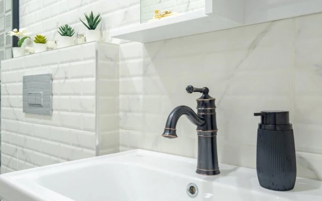Spectacular Flat Near Bull Statue in Kadikoy