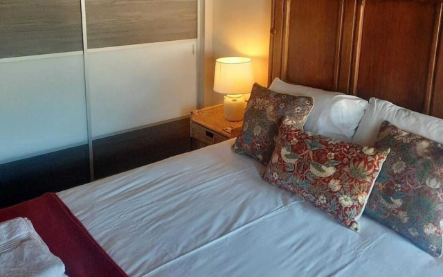 Near Rhosneigr - Sleeps 2 - Pets and Parking