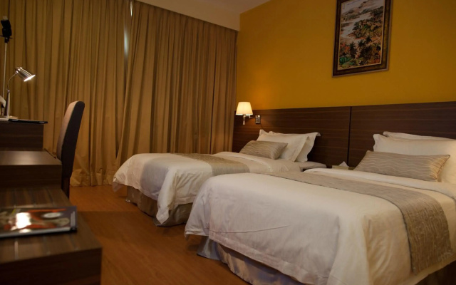 Pine Tree Hotel