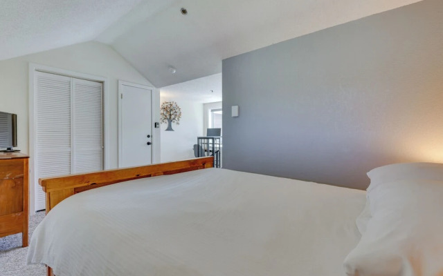 Ski-in/out Granby Condo w/ Mtn Views + Balcony!