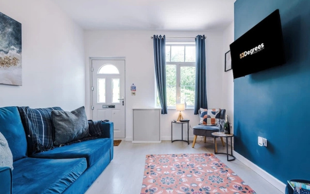 Gorgeous 3-bed Home Amazing Location Sleeps 7