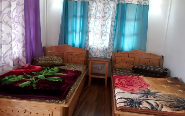 Goroomgo Lotus Born Homestay Darjeeling