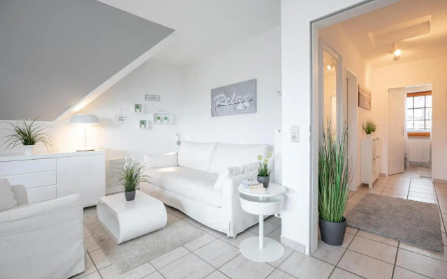 White Lounge