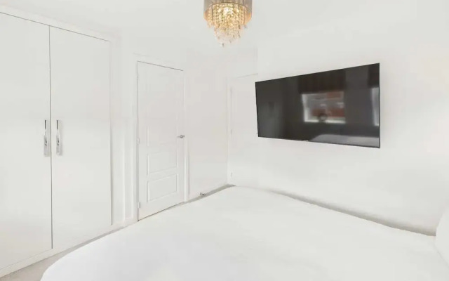Host Stay Orient House