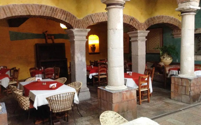 Hotel Los Arcos