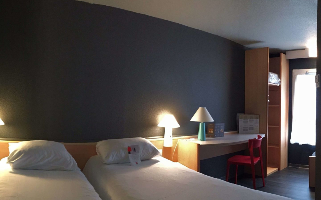 ibis Rochefort