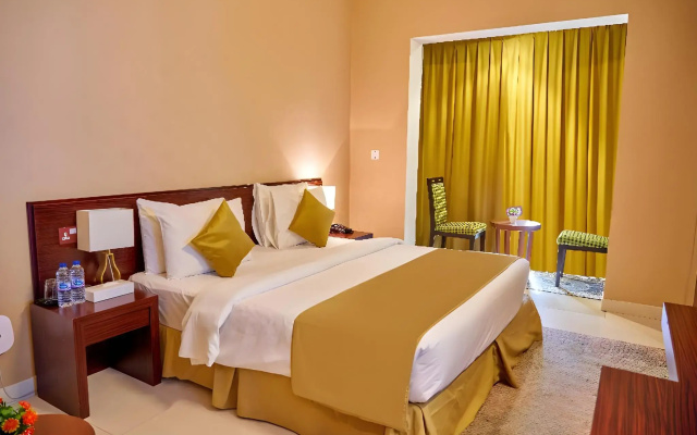 Click Square Hotel