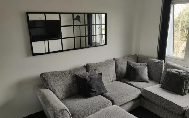 Riverside Park Penthouse Apt 1BR Parking St Neots