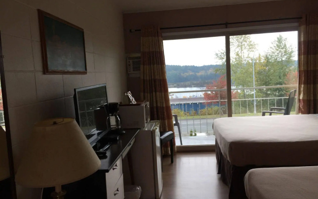 Holiday House Motel