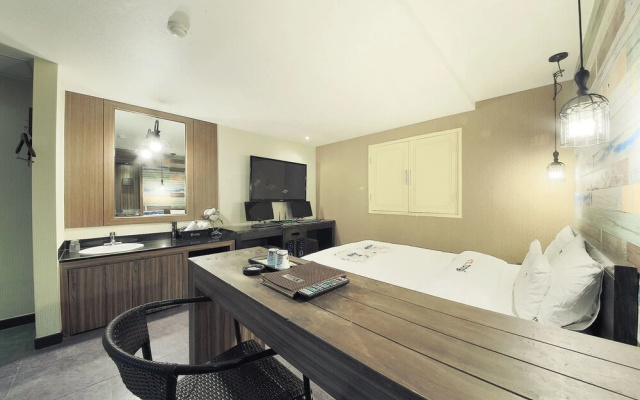 Hotel Tomgi