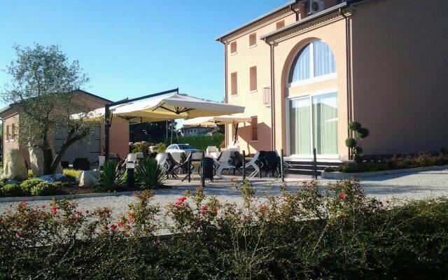 Отель Agrialloggi La Palazzina Италия, Куртароло - отзывы, цены и фото номеров - забронировать отель Agrialloggi La Palazzina онлайн вид на фасад