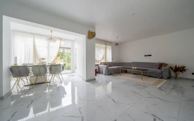 ID 7027 - Private House