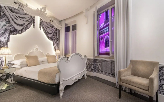 Teatro Boutique Rooms & Suites
