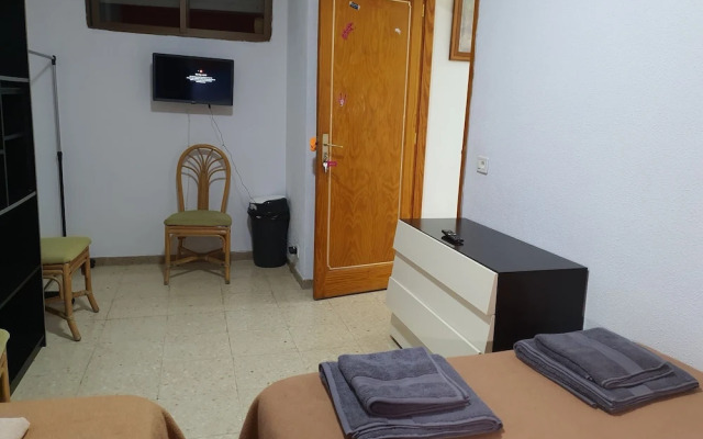 Budget Rooms at Jumbo (15 minutes walk)
