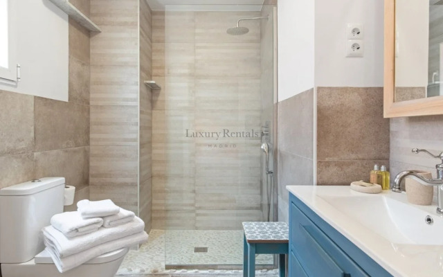 Apartment for 4 in Chamberi ( Plaza Olavide II )