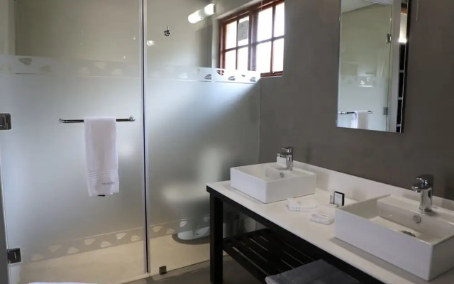 Monate Game Lodge