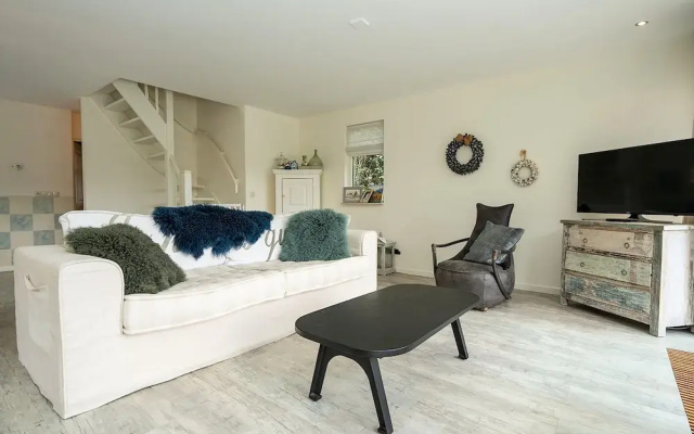 Lovely 4-person Villa With Private Pool