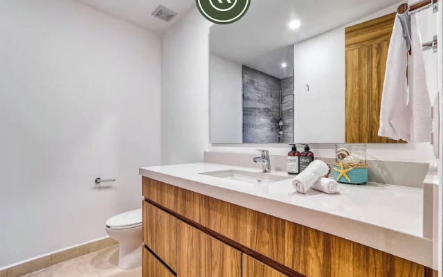 Luxury Oceanfront 3 BR Condo - Pools