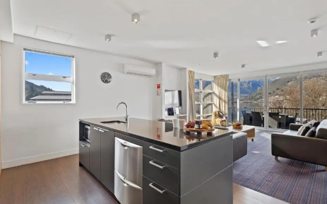 Marina Quarters 406b