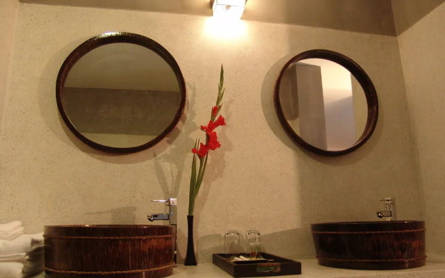Frangipani Fine Arts Hotel