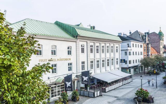 First Hotel Mårtenson вид на фасад