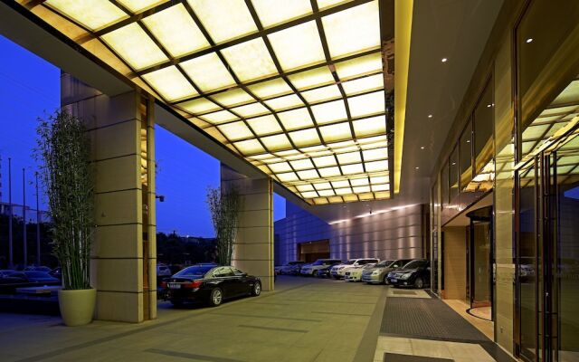 Отель Crowne Plaza Xian вид на фасад