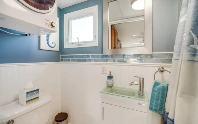 Half-block to Beach & Conventions: Wildwood Studio