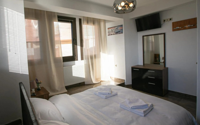 Stunning city view apt & parking space at Old town
