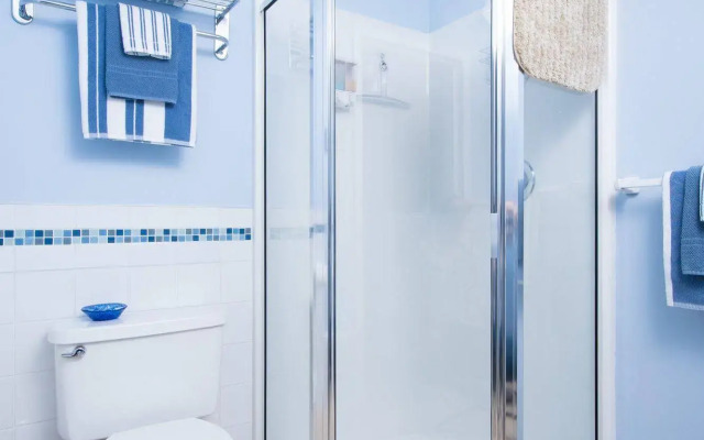 Madeira Park Vacation Suite